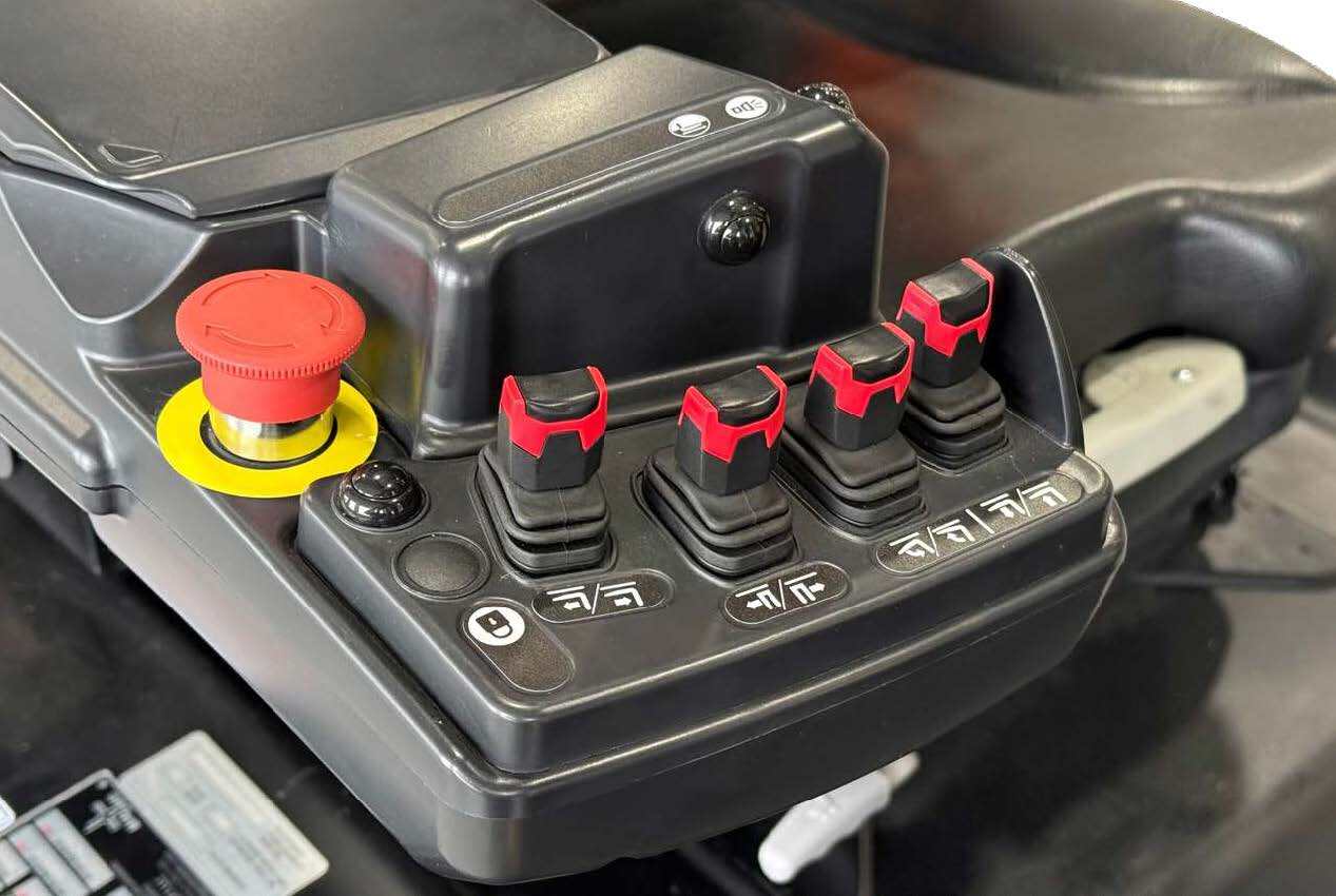 Big Joe Forklifts LPX40 Fingertip Controls